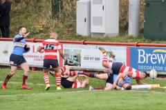 Rugby: Wolves extend their lead despite a scrappy performance