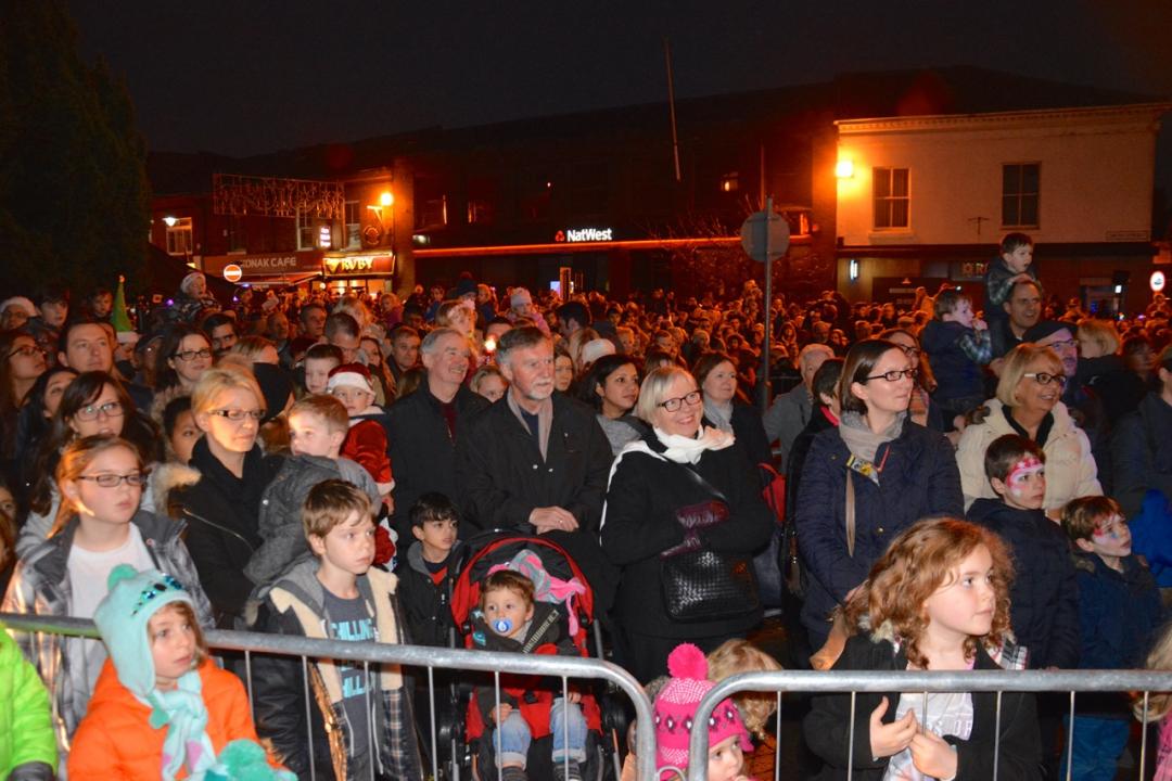 Thousands flock to Wilmslow Christmas lights switch on - wilmslow.co.uk