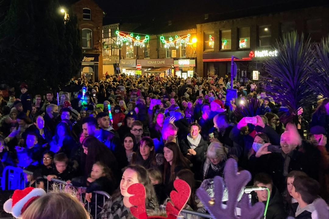 Crowds flock for Wilmslow's Christmas lights switchon wilmslow.co.uk