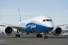 Thousands expected to welcome Boeing's Dreamliner