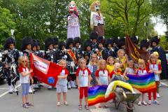 Pipe band leads the Scarecrow Parade