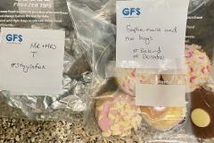 Kind-hearted neighbour brightens up people's day