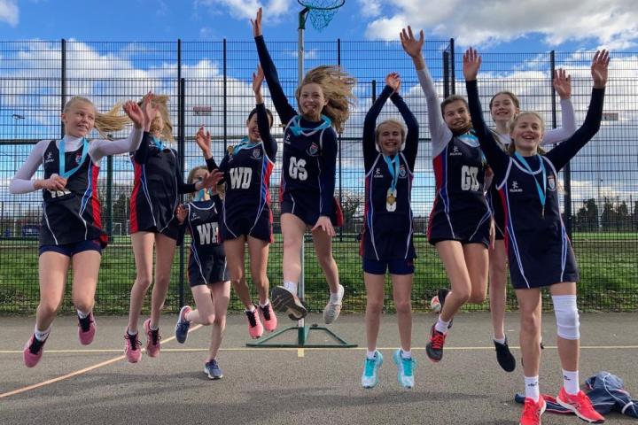 netball under 12.