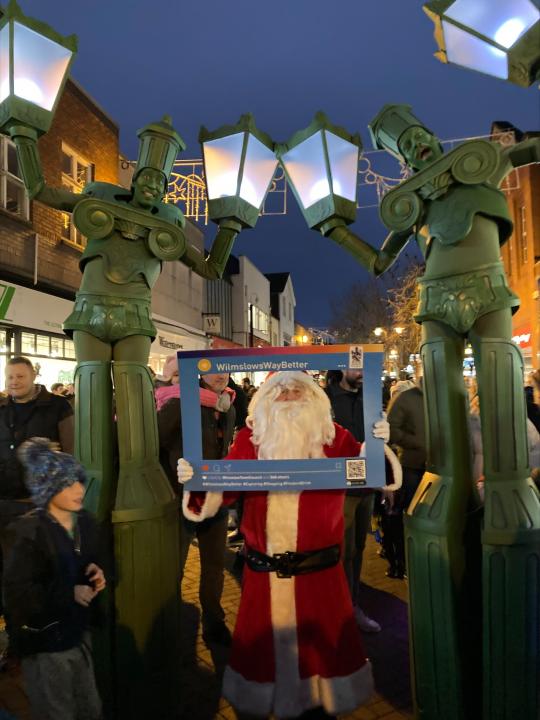 Crowds flock for Wilmslow's Christmas lights switchon wilmslow.co.uk